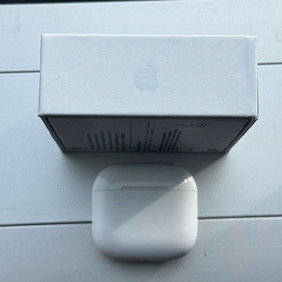 AirPods 4th Generation with Charging Case - White - Picture 2 of 2